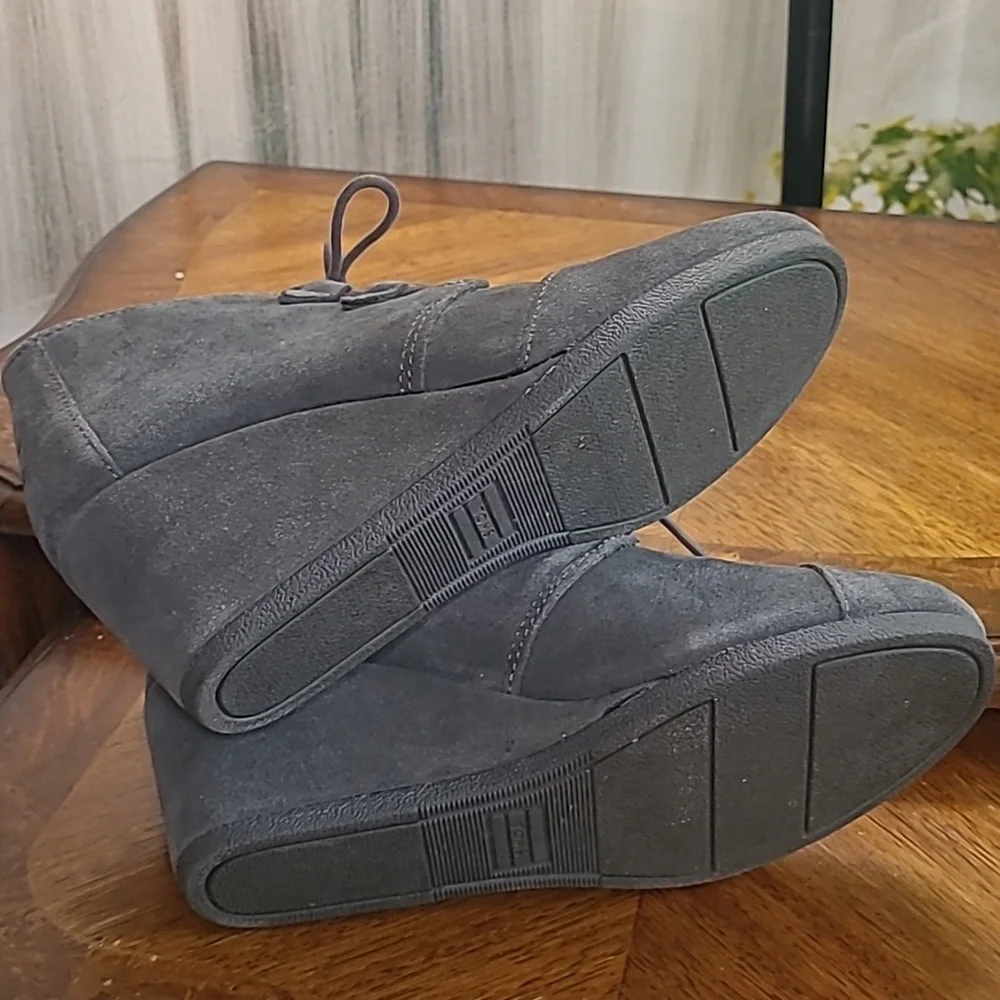 New! Toms Womens 8 Gray Suede Wedge Ankle Bootie Shoes
